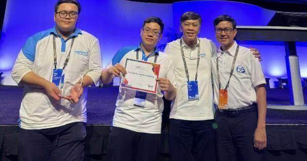 Hai tổ chức ở Việt Nam được vinh danh và nhận giải thưởng Thành tựu đặc biệt về GIS Hai tổ chức ở Việt Nam được vinh danh và nhận giải thưởng Thành tựu đặc biệt về GIS