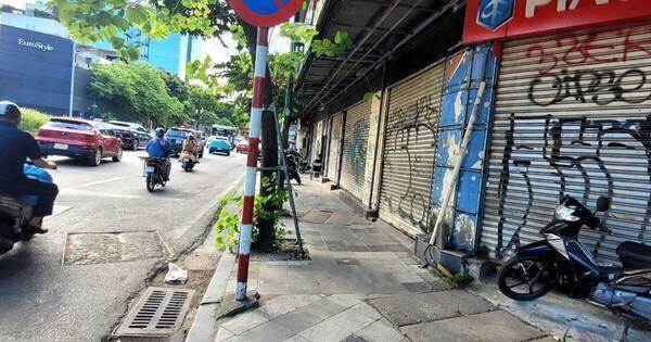Nhiều cửa hàng kinh doanh ở Hà Nội đóng cửa, mặt bằng giá thuê trăm triệu/tháng bỏ trống Nhiều cửa hàng kinh doanh ở Hà Nội đóng cửa, mặt bằng giá thuê trăm triệu/tháng bỏ trống