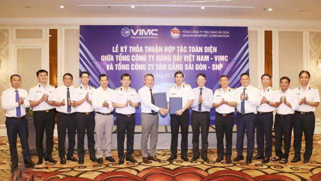 Tổng công ty Tân cảng Sài Gòn và Tổng công ty Hàng hải Việt Nam ký thỏa thuận hợp tác