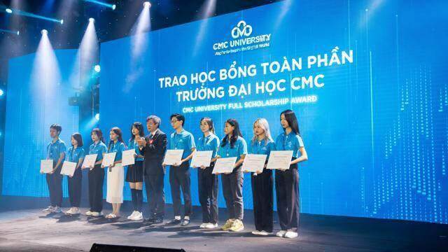 Trường Đại học CMC trao học bổng toàn phần cho thí sinh đạt 26 điểm