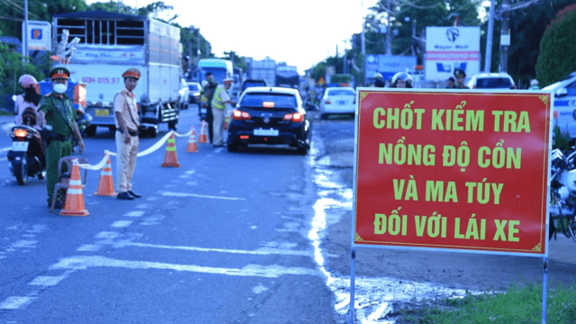 Ùn tắc giao thông, tai nạn do vi phạm nồng độ cồn giảm sâu nửa đầu năm