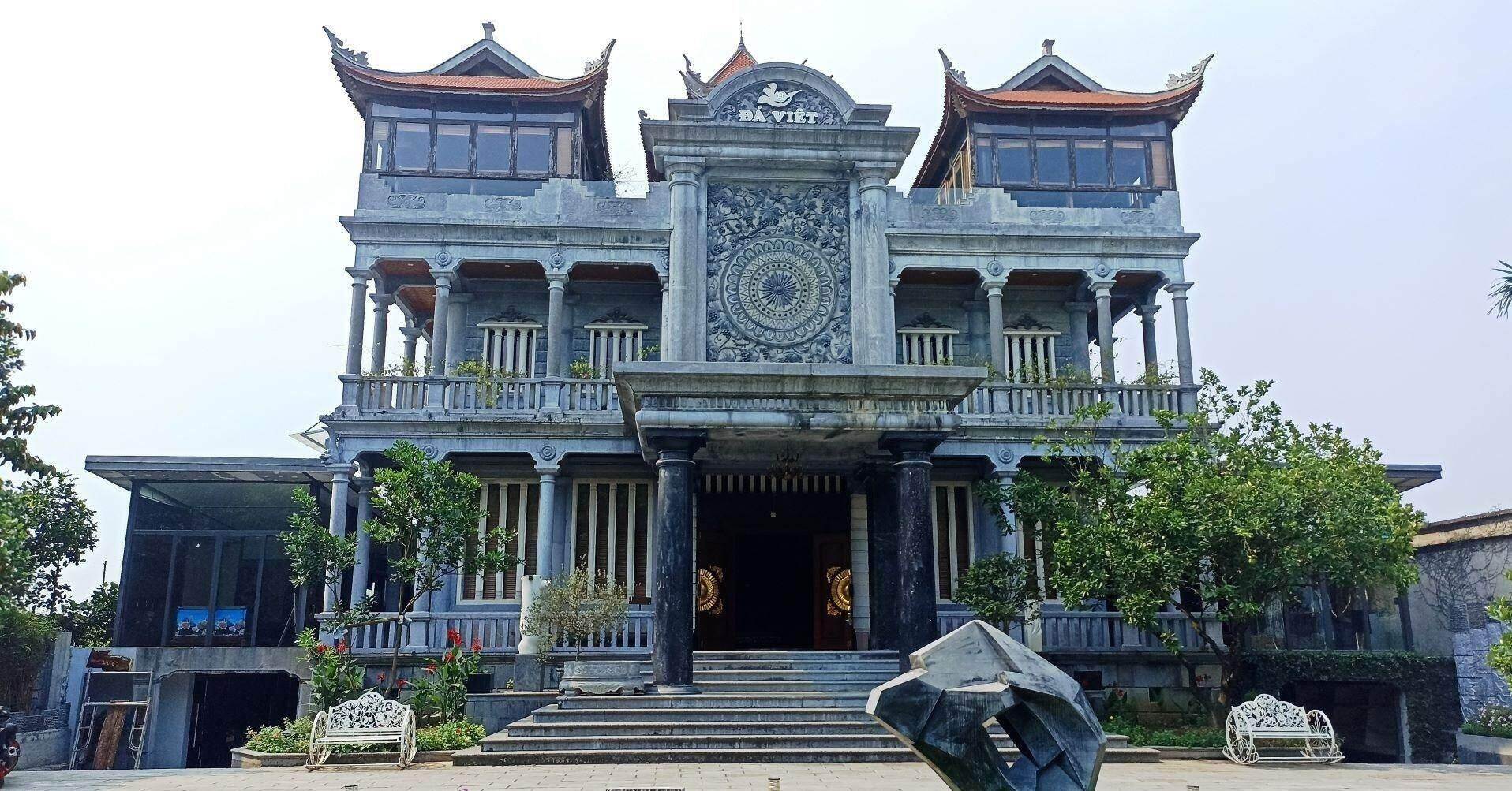 Độc đáo ‘cung điện’ ở Ninh Bình làm từ nghìn m3 đá xanh, xây 14 năm mới xong