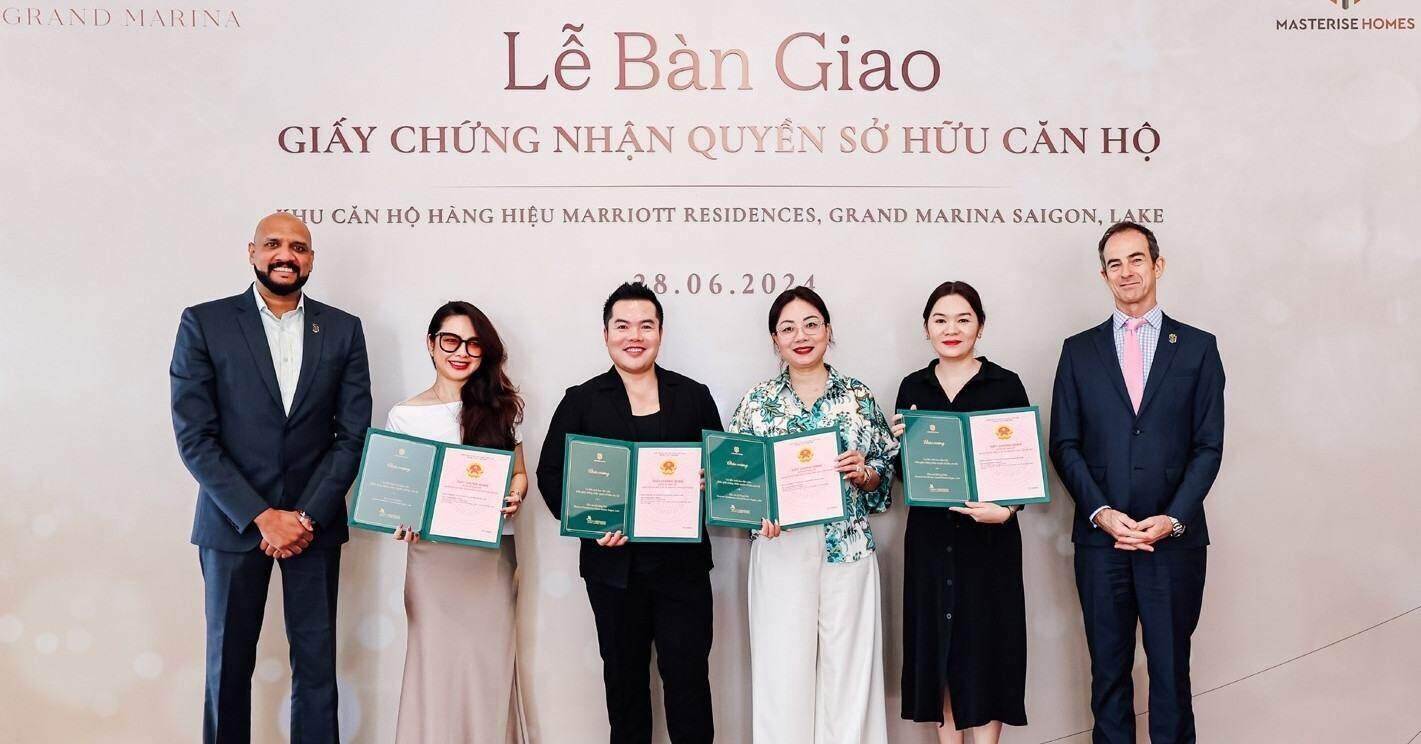 Masterise Homes bàn giao sổ hồng các căn hộ hàng hiệu tại Grand Marina, Saigon Masterise Homes bàn giao sổ hồng các căn hộ hàng hiệu tại Grand Marina, Saigon