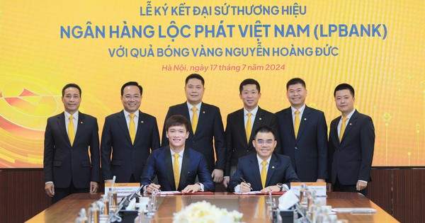 Quả bóng vàng Hoàng Đức được lựa chọn làm Đại sứ thương hiệu Ngân hàng Lộc Phát Việt Nam (LPBank) Quả bóng vàng Hoàng Đức được lựa chọn làm Đại sứ thương hiệu Ngân hàng Lộc Phát Việt Nam (LPBank)