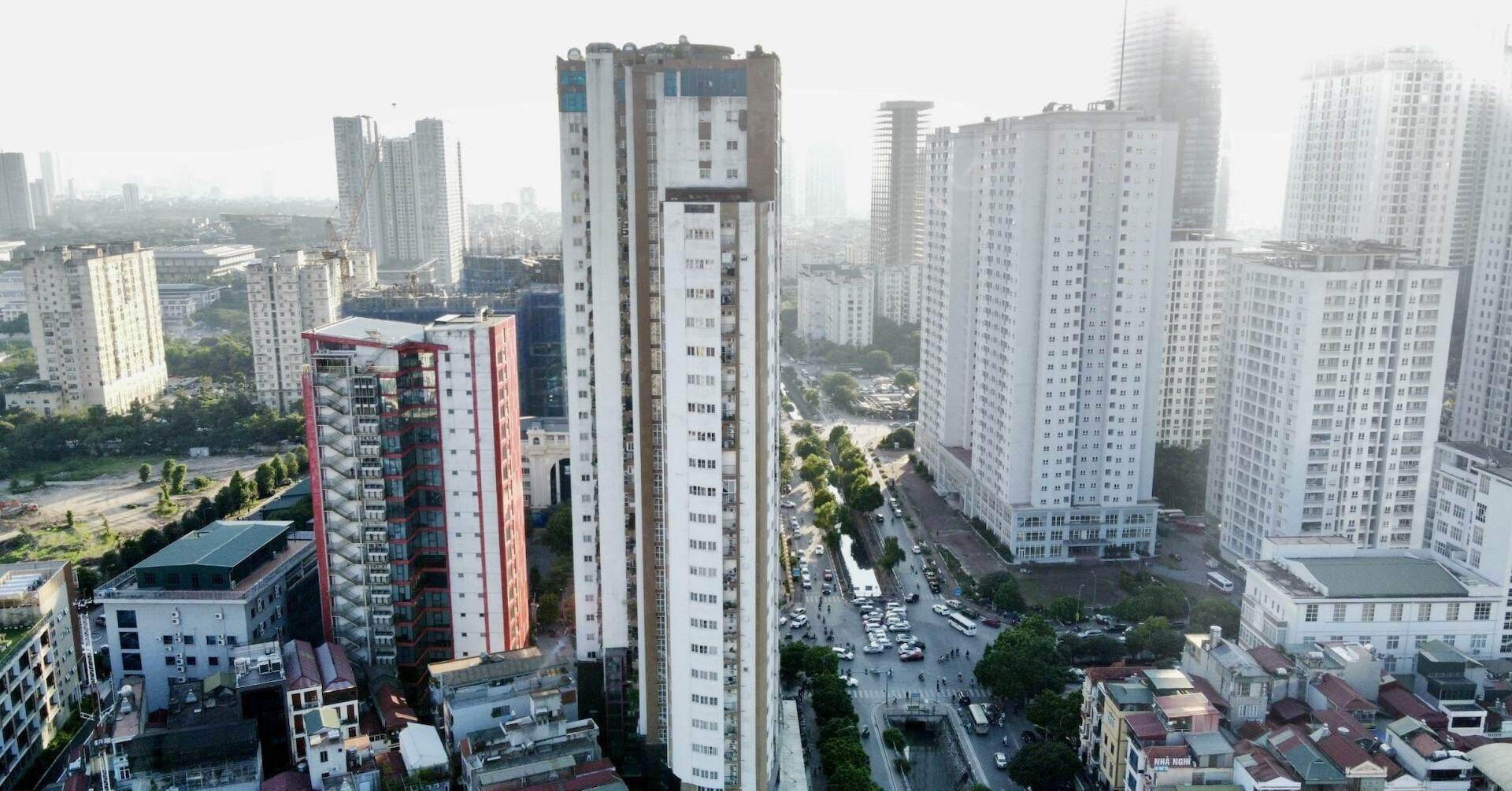 Thu nhập 30 triệu đồng/tháng cất tủ hay ‘chốt liền tay’ vay thêm mua chung cư?