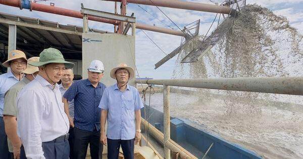 Bí thư cùng Chủ tịch tỉnh Sóc Trăng trực tiếp đi khảo sát 2 mỏ cát phục vụ dự án cao tốc