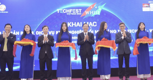 Chủ tịch UBND TPHCM Phan Văn Mãi đánh giá cao Triển lãm sản phẩm, dịch vụ tại TECHFEST-WHISE 2023