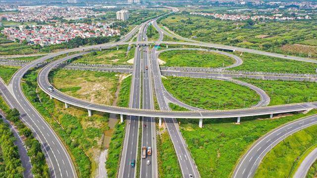 Còn thiếu nút giao, tuyến kết nối với cao tốc tại nhiều tỉnh, thành