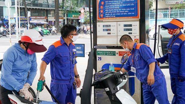 Đồng loạt giảm giá xăng dầu