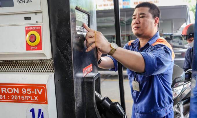 Gasoline prices dip to 15-month low