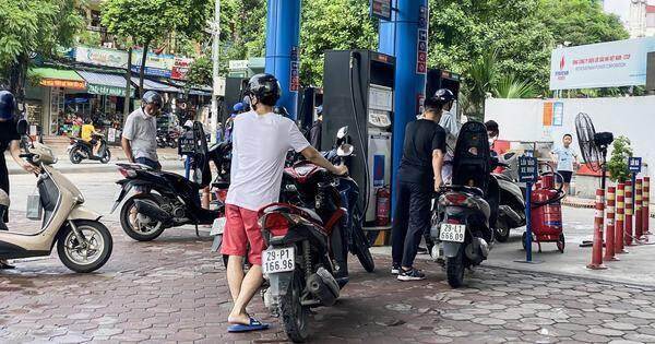 Giá xăng dầu hôm nay 3/8: Trượt dốc không “phanh” Giá xăng dầu hôm nay 3/8: Trượt dốc không “phanh”