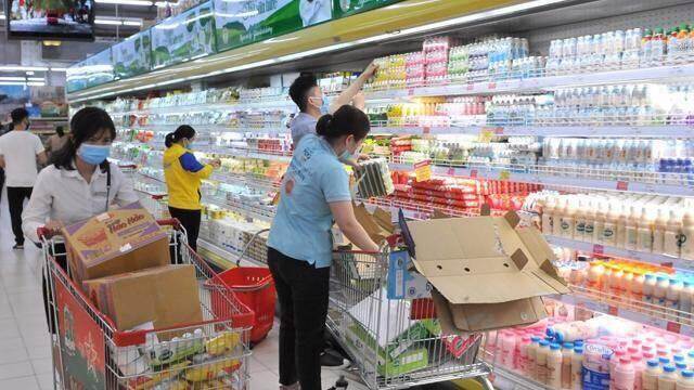 TP.HCM: Chương trình kích cầu, giảm giá sâu giúp tổng mức bán lẻ hàng hóa khởi sắc TP.HCM: Chương trình kích cầu, giảm giá sâu giúp tổng mức bán lẻ hàng hóa khởi sắc