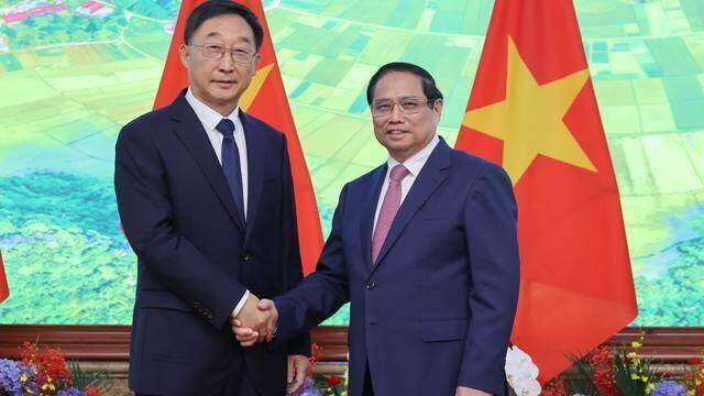 Thủ tướng đề nghị Trung Quốc đẩy nhanh “kết nối cứng” về đường bộ cao tốc, đường sắt cao tốc