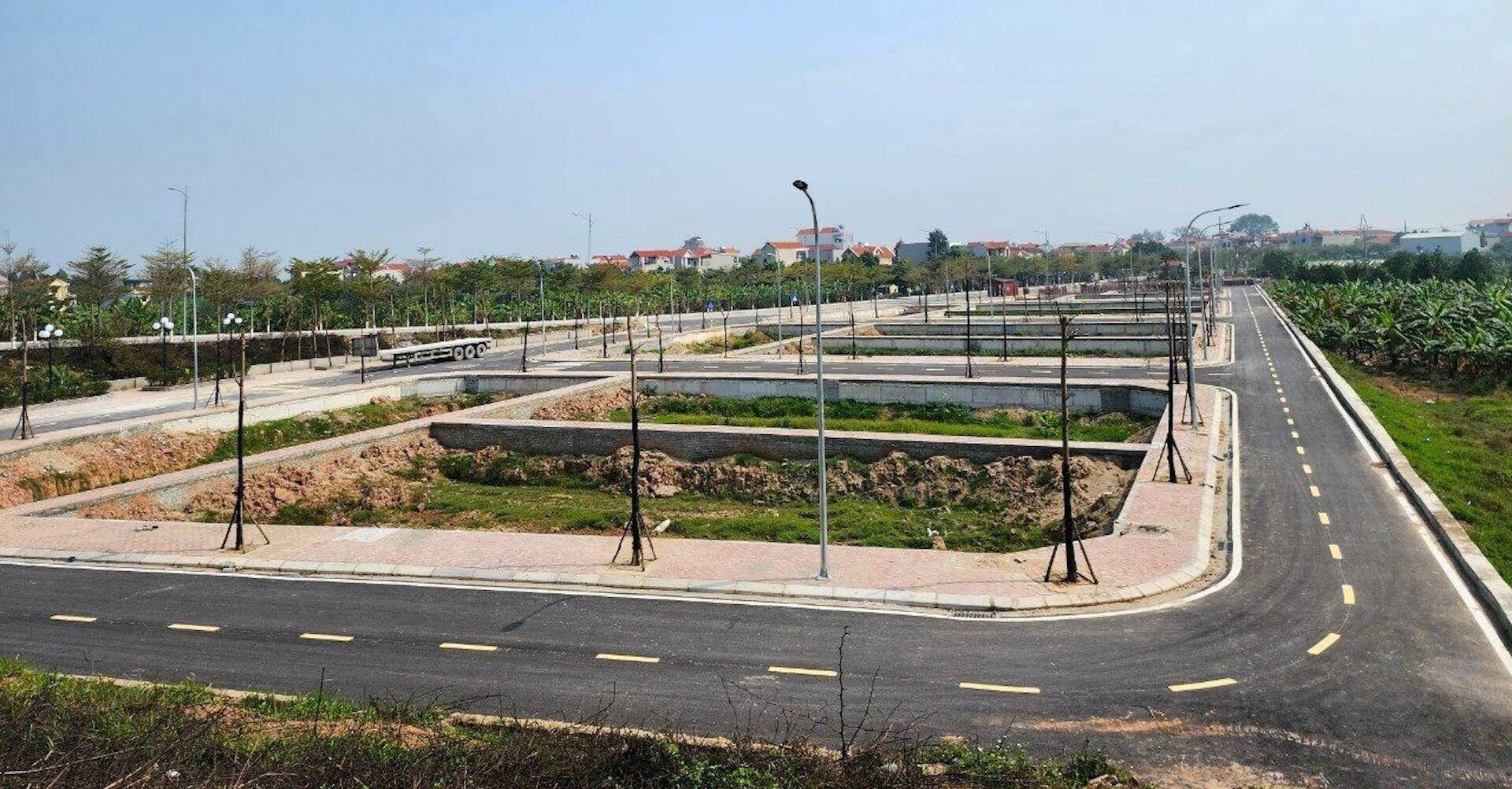 Đấu giá đất vùng ven Hà Nội gần 100 triệu đồng/m2, có lo đầu cơ thổi giá? Đấu giá đất vùng ven Hà Nội gần 100 triệu đồng/m2, có lo đầu cơ thổi giá?