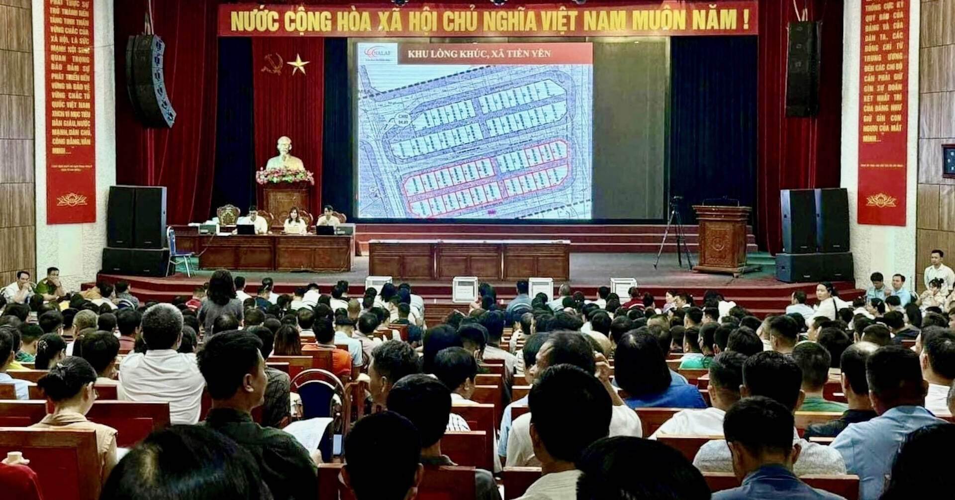 Xuyên đêm đấu giá đất Hoài Đức, có lô hơn 133 triệu/m2 gấp 18 lần khởi điểm