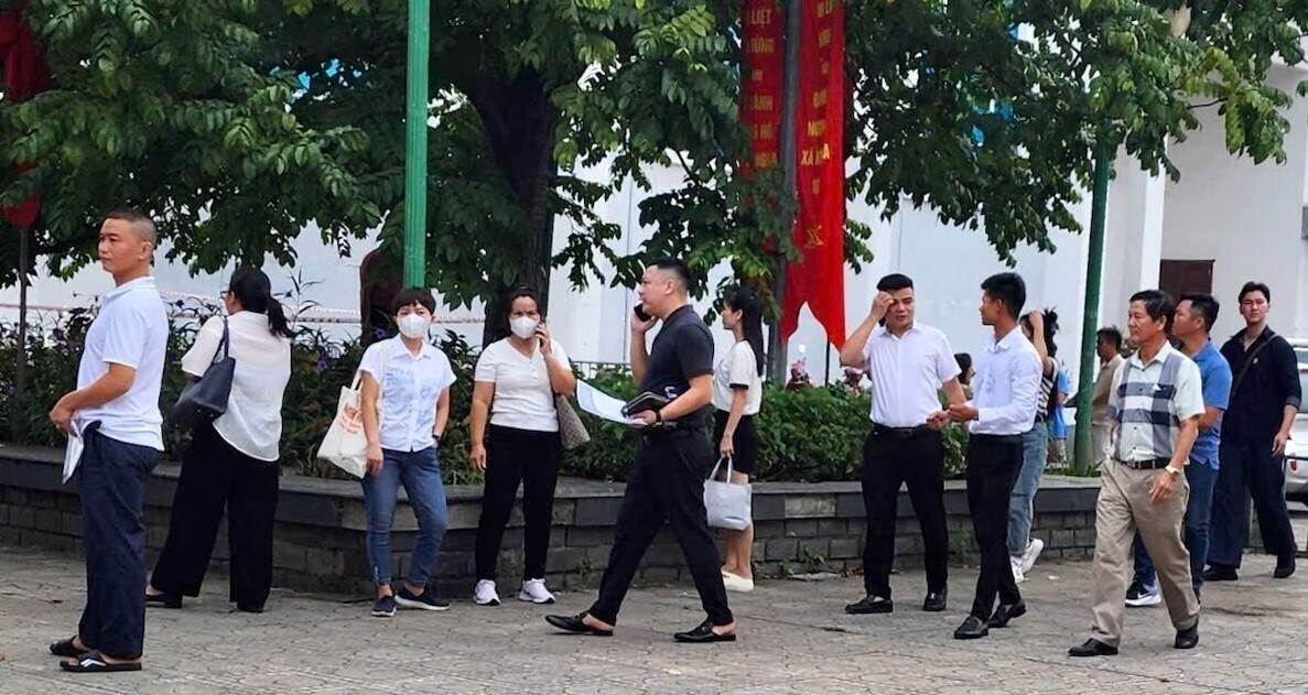 Vì sao đấu giá đất Hoài Đức kéo dài 19 tiếng xuyên đêm tới rạng sáng Vì sao đấu giá đất Hoài Đức kéo dài 19 tiếng xuyên đêm tới rạng sáng