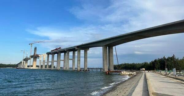 Công ty nào đứng sau? Công ty nào đứng sau?