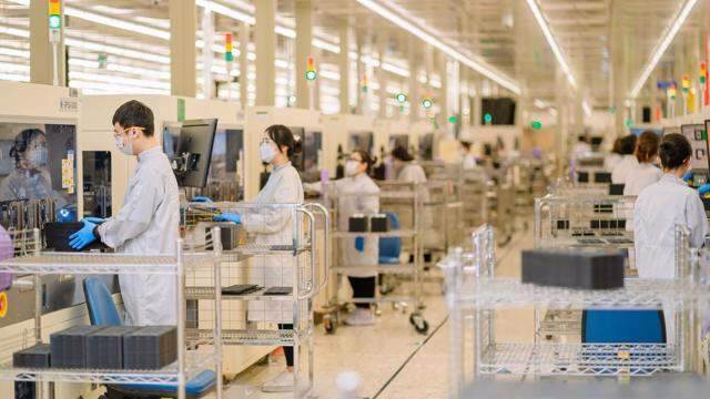Đào tạo ít nhất 50.000 nhân lực có trình độ từ đại học trở lên cho công nghiệp bán dẫn