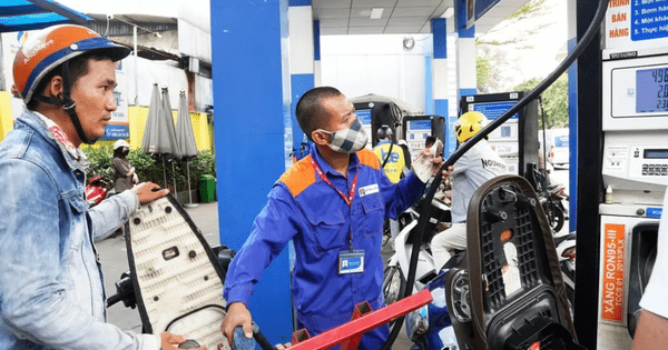 Giá xăng “đứt mạch” giảm, giá dầu đang rẻ nhất trong năm chỉ hơn 17.000 đồng/ lít