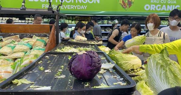Hàng trăm tấn rau củ quả phía Nam chuyển ra miền Bắc Hàng trăm tấn rau củ quả phía Nam chuyển ra miền Bắc