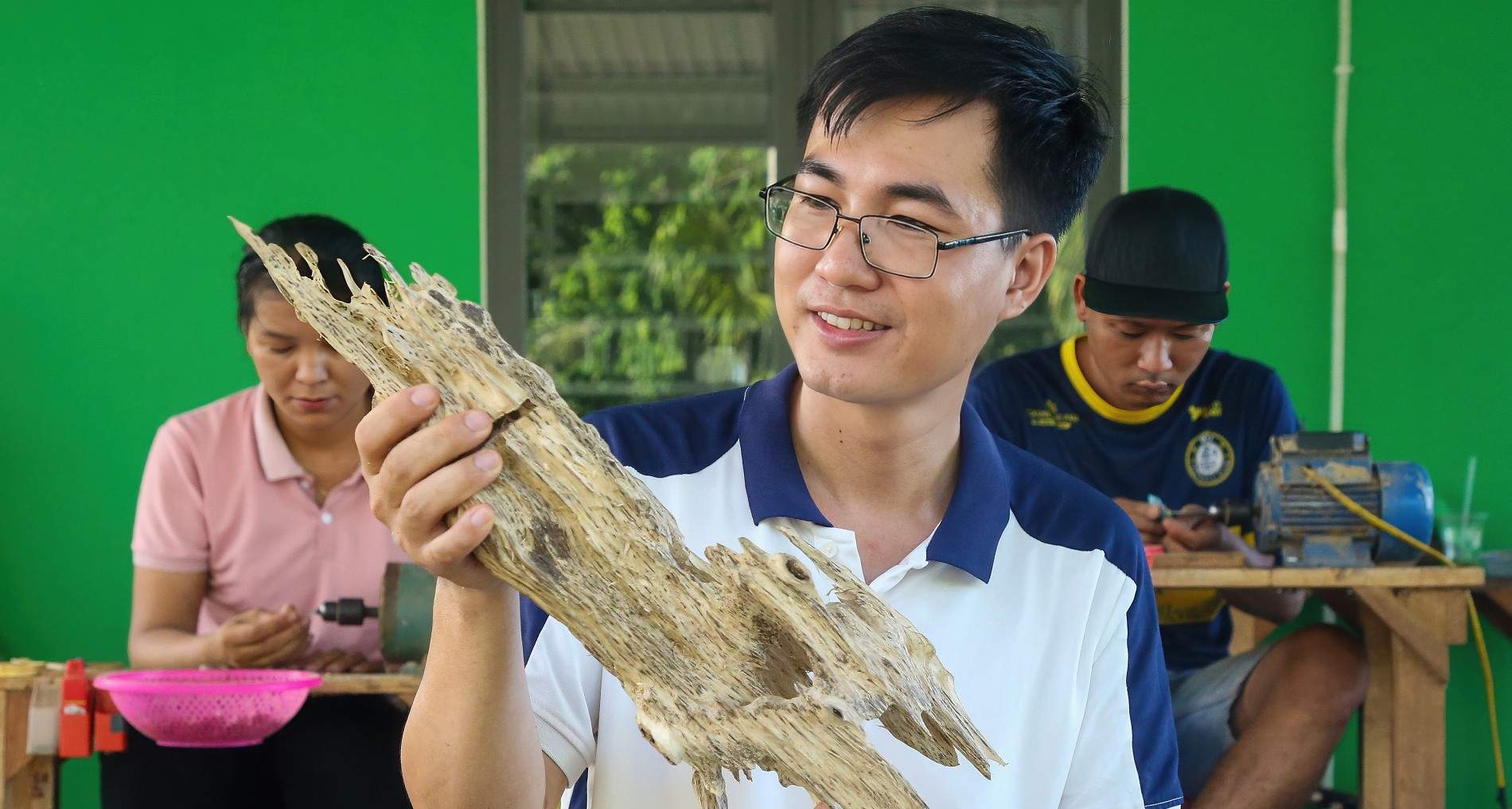 Kỹ sư về quê tìm ‘vàng’ trong thân cây, doanh thu nửa tỷ đồng mỗi tháng