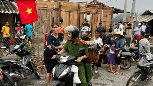 Mưa lớn, Thanh Hóa sơ tán hàng trăm hộ dân đến nơi an toàn Mưa lớn, Thanh Hóa sơ tán hàng trăm hộ dân đến nơi an toàn