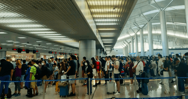 Nhà đầu tư nước ngoài than phiền hoàn thuế chậm, sân bay Tân Sơn Nhất quá tải