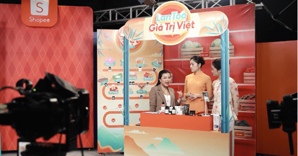 Tinh Hoa Việt Du Ký đạt kỷ lục hơn 10 nghìn đơn hàng bán ra ngày 15.9 Tinh Hoa Việt Du Ký đạt kỷ lục hơn 10 nghìn đơn hàng bán ra ngày 15.9