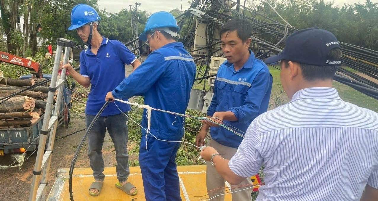 VinaPhone hỗ trợ người dân các tỉnh chịu ảnh hưởng bão Yagi