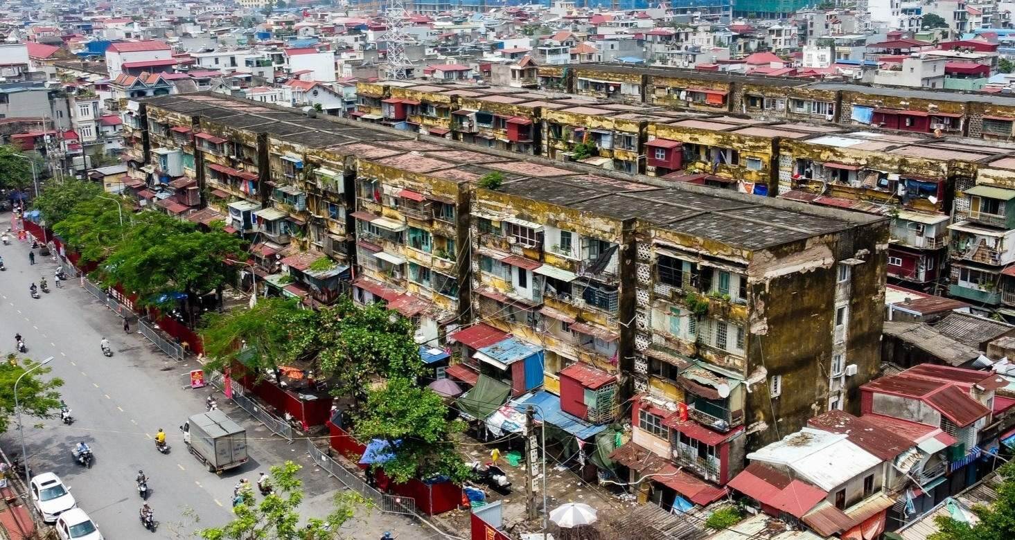 Bộ Xây dựng nhiều chung cư cũ nứt, nghiêng, không đảm bảo an toàn sau bão Yagi Bộ Xây dựng nhiều chung cư cũ nứt, nghiêng, không đảm bảo an toàn sau bão Yagi