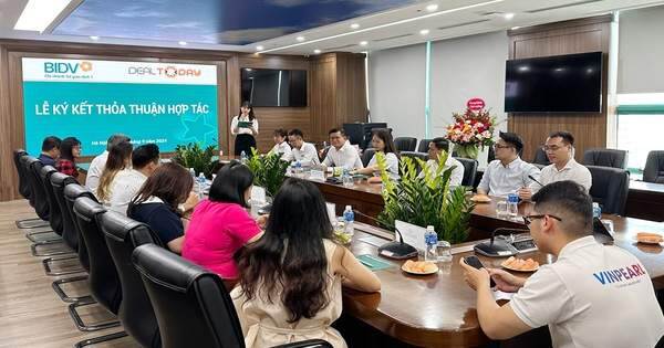 Lễ ký kết hợp tác toàn diện giữa Dealtoday và BIDV Lễ ký kết hợp tác toàn diện giữa Dealtoday và BIDV