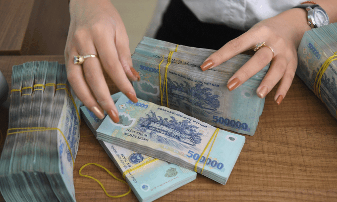 Citizens’ deposits rise to new record high
