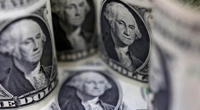 Dollar slips mildly against dong Dollar slips mildly against dong
