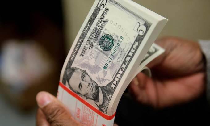 Dollar strengthens against dong, remains stable against peers