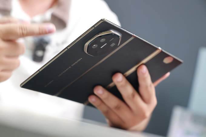 First tri-fold smartphone Mate XT priced up to ,000 in Vietnam