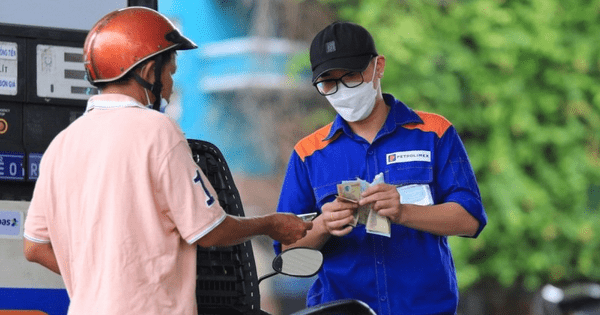 Giá xăng dầu hôm nay 15/10: “Lao dốc không phanh”