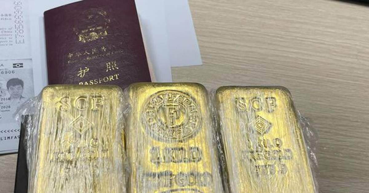 Giấu 3kg vàng trong người, đi đường hàng không vào Việt Nam