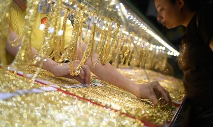 Gold prices reach 4-month high