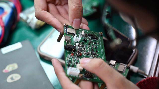 Nhiều công ty bán dẫn EU muốn “đặt xưởng đúc chip” tại Việt Nam và một quốc gia châu Á khác