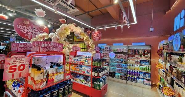 Nhiều siêu thị, cửa hàng đua nhau khuyến mãi, giảm giá “sập sàn”