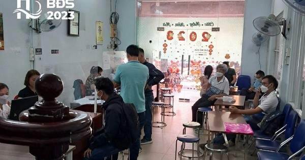 Phòng công chứng quận 9 bất ngờ đông trở lại, thị trường bất động sản đang ấm dần?