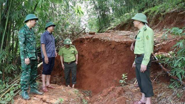 Sạt lở đất diễn biến phức tạp, Thanh Hóa khẩn trương di dời hàng trăm hộ dân