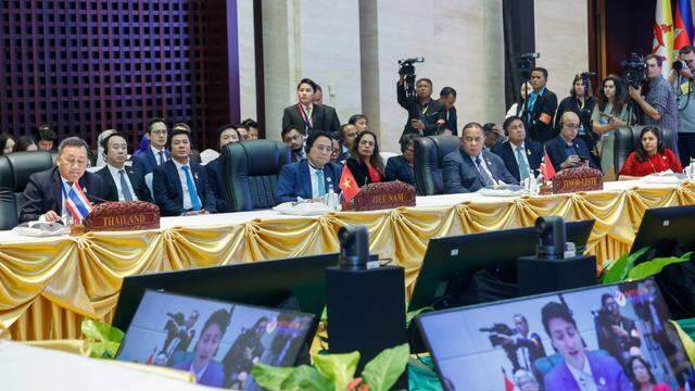 Thủ tướng dự Hội nghị Cấp cao ASEAN với Canada và Ấn Độ