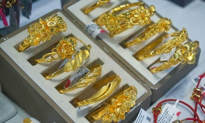 Vietnam gold ring price slides as global bullion values remain stable