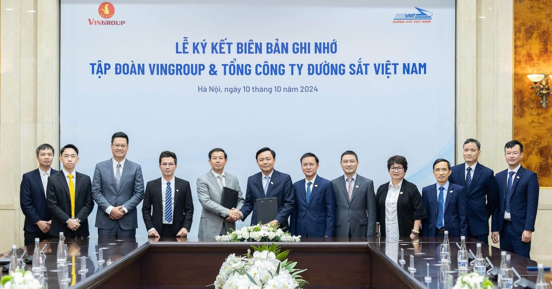 Vingroup và Tổng Công ty Đường sắt Việt Nam hợp tác thúc đẩy chuyển đổi xanh