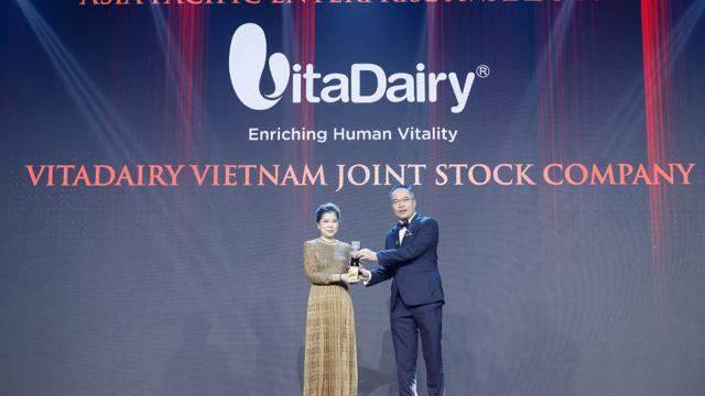 VitaDairy được vinh danh doanh nghiệp xuất sắc châu Á tại APEA 2024 VitaDairy được vinh danh doanh nghiệp xuất sắc châu Á tại APEA 2024