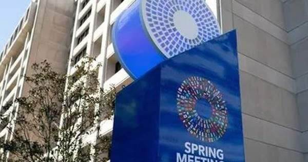 IMF điều chỉnh chính sách, các “con nợ lớn” tiết kiệm hàng tỷ USD