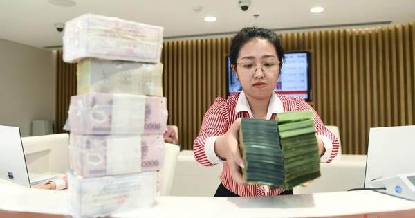 Một ngân hàng lớn giảm lãi suất tiết kiệm lần 2 trong tháng