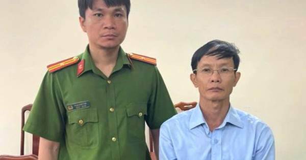 Bắt tạm giam một nhân viên ngân hàng