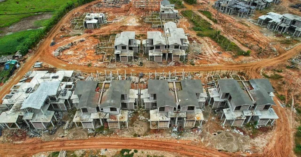 Cận cảnh dãy biệt thự xây xong ‘thần tốc’ sau 1 ngày cấp phép ở Phú Thọ